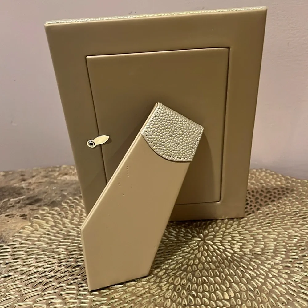 Williams-Sonoma Leather Picture Frame, 4”x6”